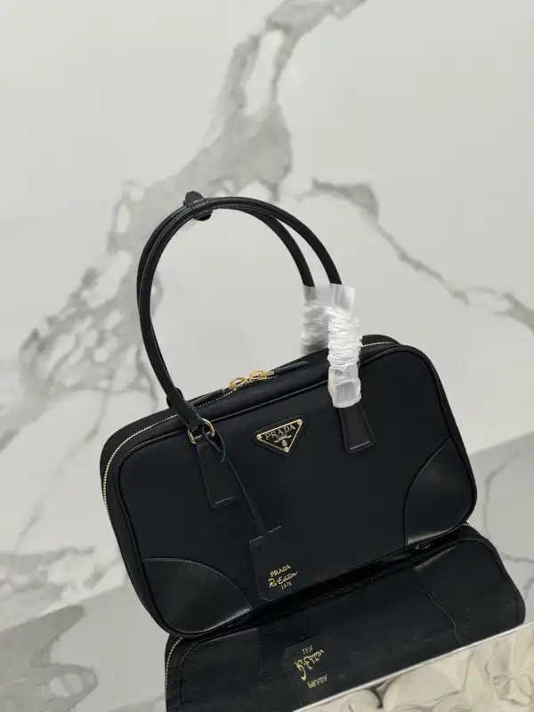 Yupoo bagsoffer Prada Re-Edition 1978 large Re-Nylon and Saffiano leather two-handle bag