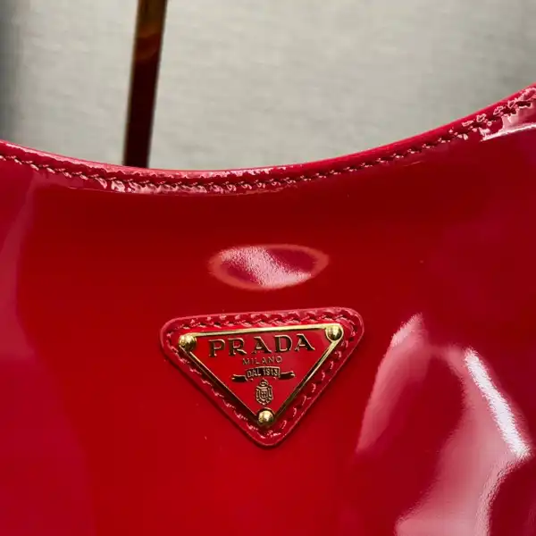 PRADA CHANELeo satin bag with appliqués-22x18.5x4.5CM