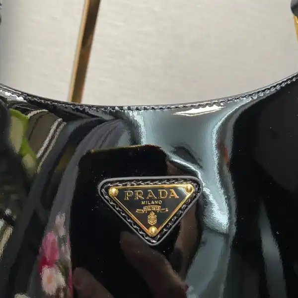 PRADA CHANELeo satin bag with appliqués-22x18.5x4.5CM