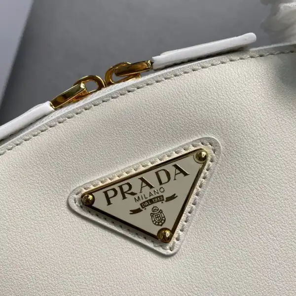 Prada leather handbag-31x16x11cm