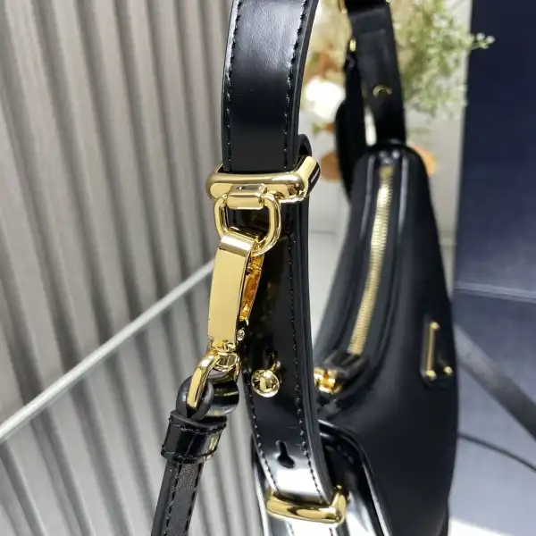 Yupoo bagsoffer Prada Arqué leather shoulder bag-18*16*5cm