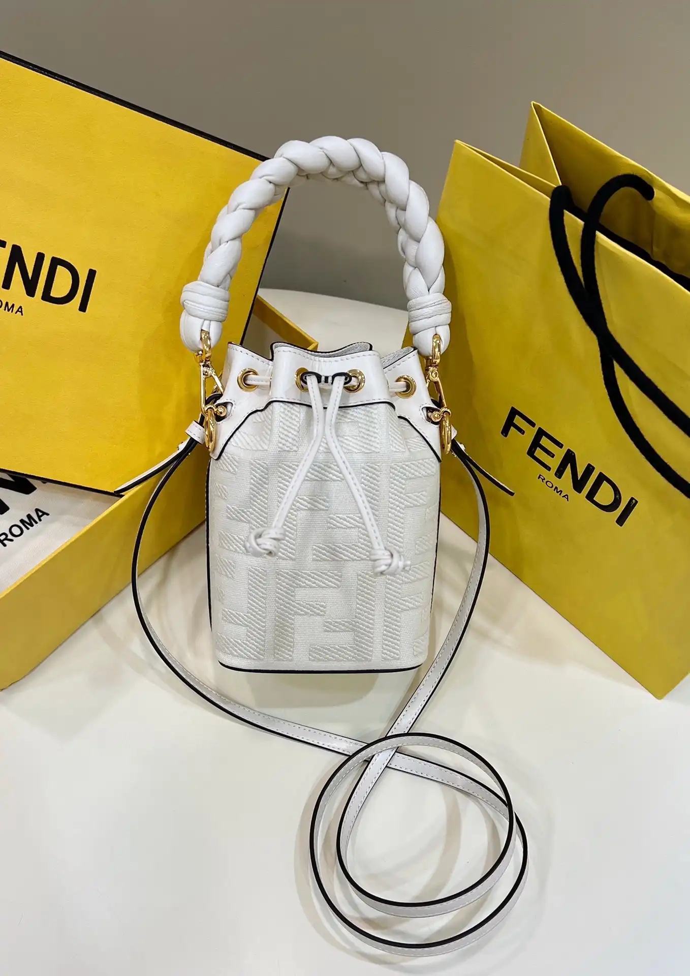 Frstbag ru FENDI MON TRESOR-12*18*10CM