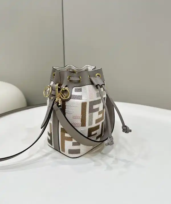 First bag ru FENDI MON TRESOR-12*18*10CM