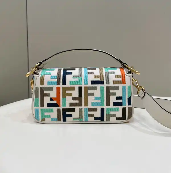 FENDI BAGUETTE-27*6*14CM