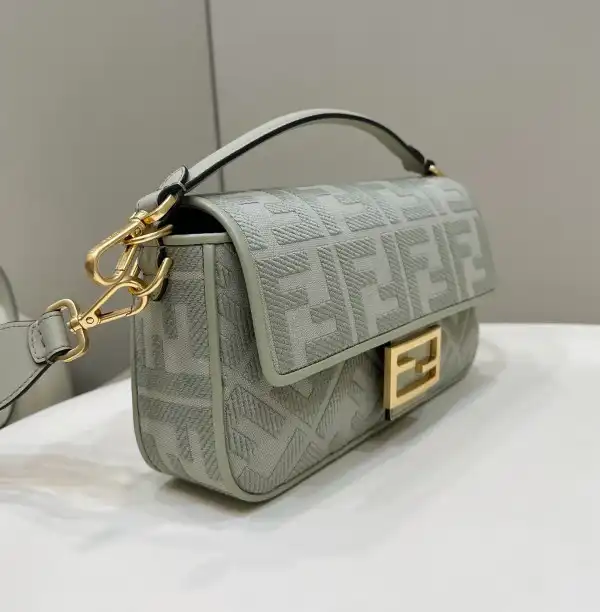 FENDI BAGUETTE-27*6*14CM