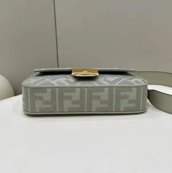 FENDI BAGUETTE-27*6*14CM