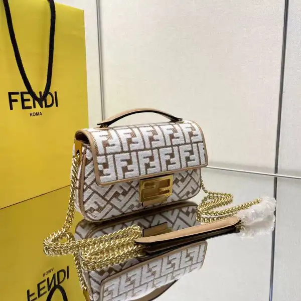 FENDI BAGUETTE CHAIN MIDI 397B98-24*14*7CM