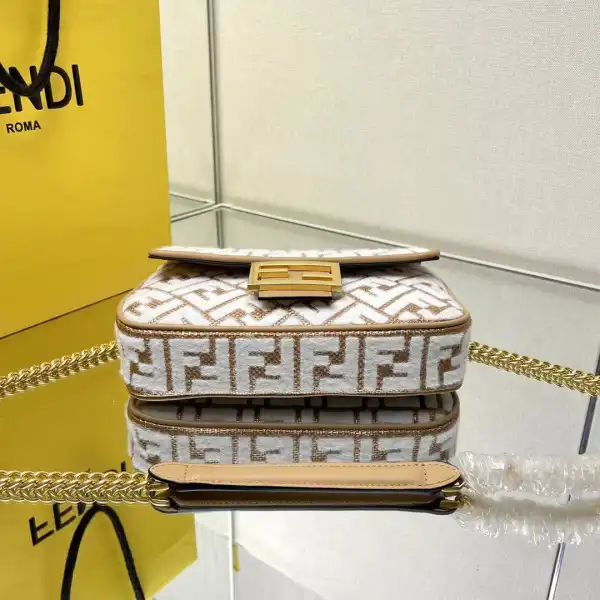 FENDI BAGUETTE CHAIN MIDI 397B98-24*14*7CM