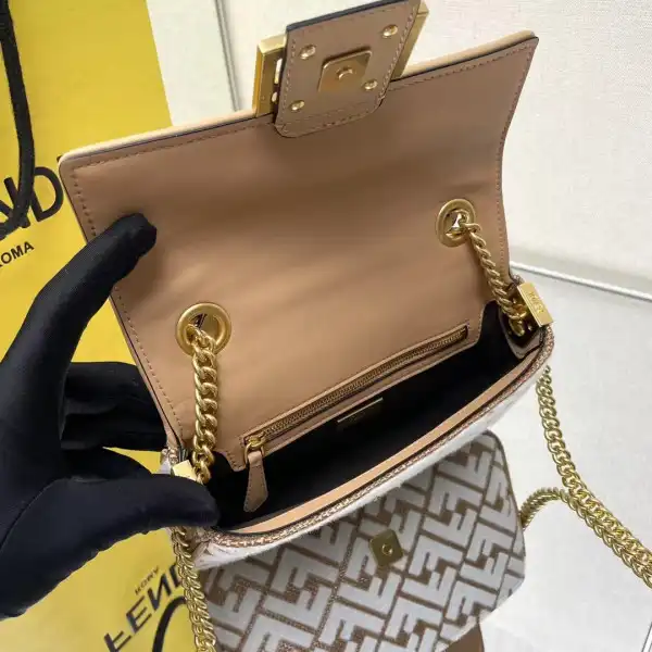 First Bag Ru FENDI BAGUETTE CHAIN MIDI 397B98-24*14*7CM