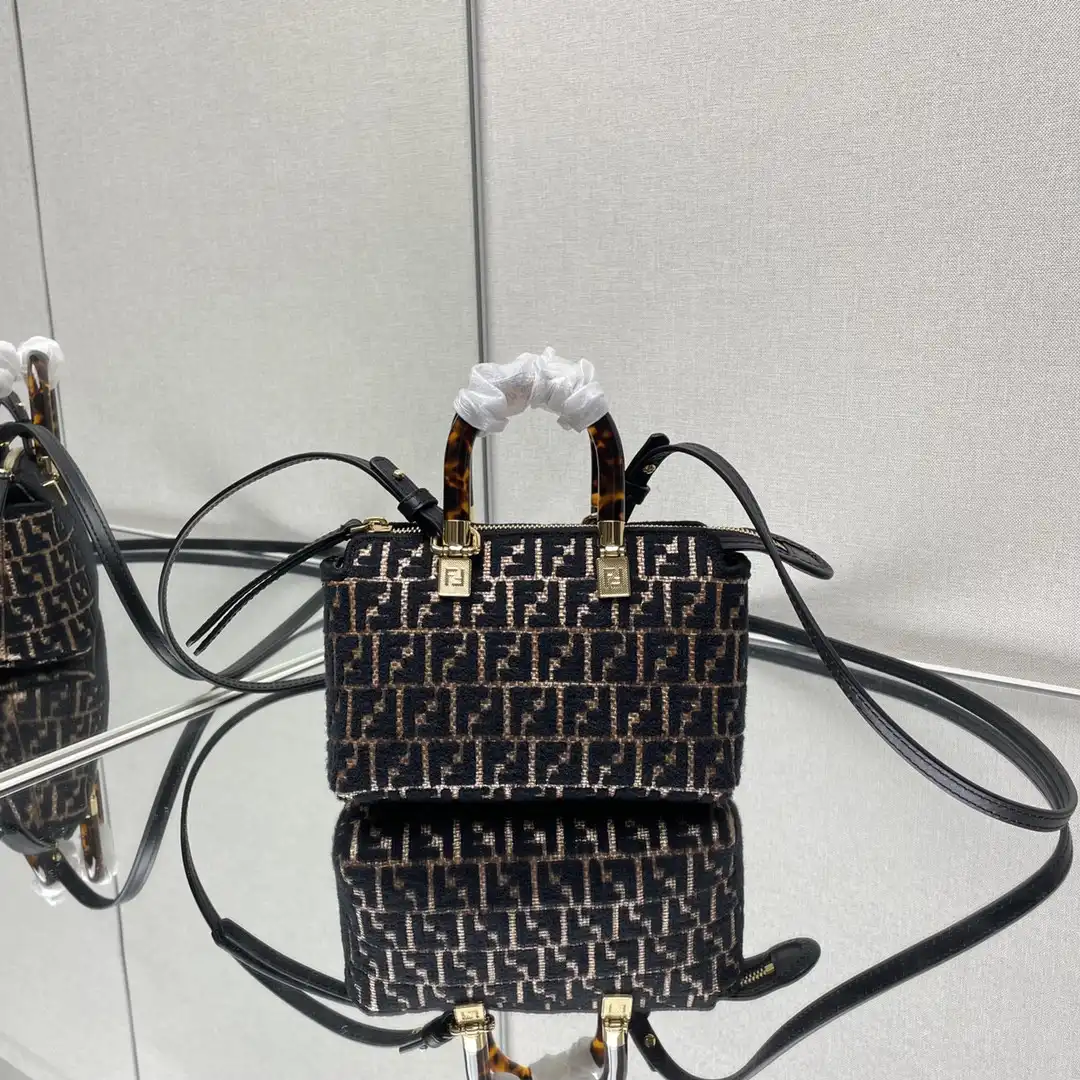 FENDI BAGUETTE CHAIN MIDI 397B98-24*14*7CM