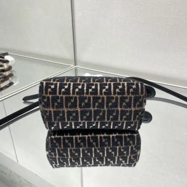 FENDI BAGUETTE CHAIN MIDI 397B98-24*14*7CM