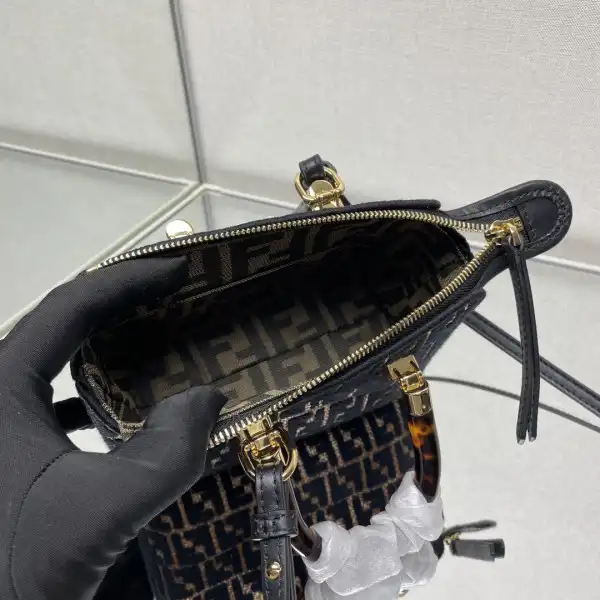 FENDI BAGUETTE CHAIN MIDI 397B98-24*14*7CM