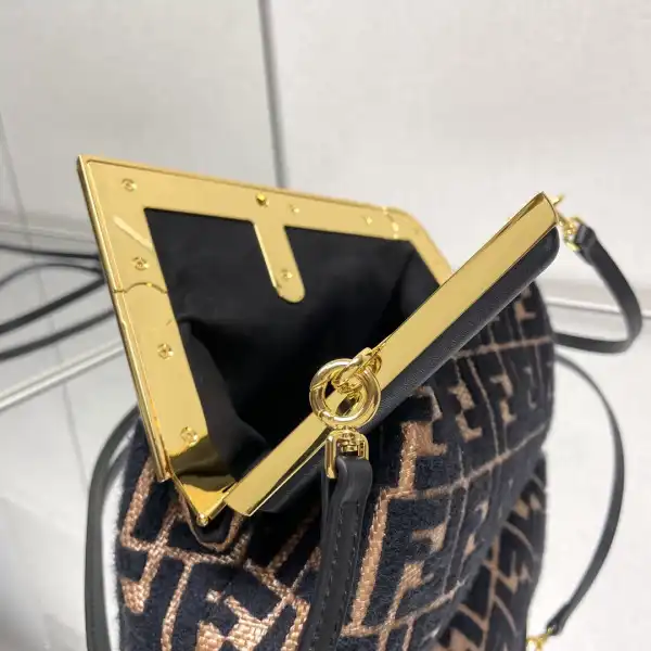 Bagsoffer FENDI FIRST SMALL-26-18-9.5cm