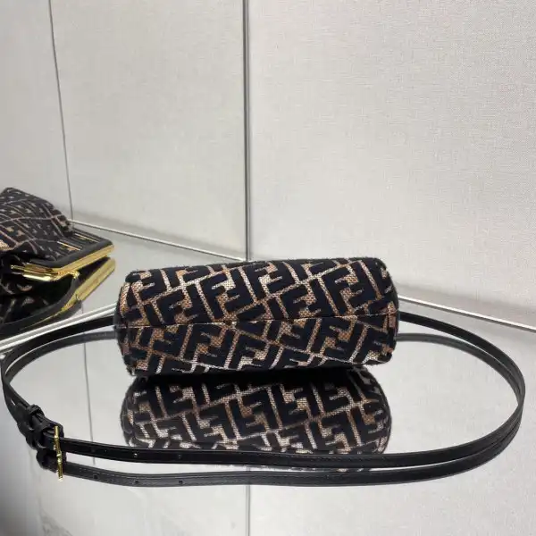 Bagsoffer FENDI FIRST SMALL-26-18-9.5cm