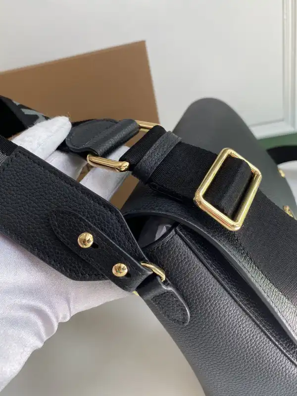 First bag ru BURBERRY Note Crossbody Bag-25-8.5-18cm