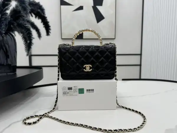 CHANEL WOC-19CM