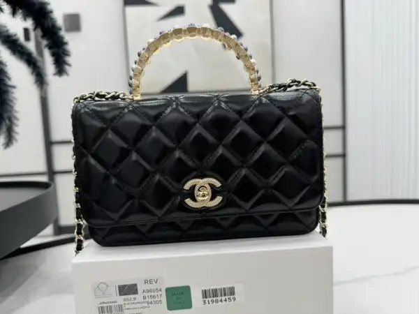 CHANEL WOC-19CM