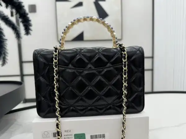 CHANEL WOC-19CM