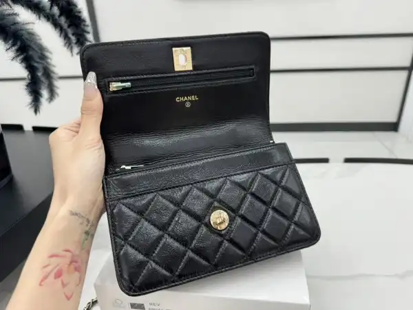 CHANEL WOC-19CM