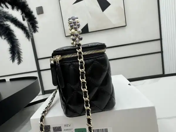 CHANEL SMALL VANITY WITH CHANELASSIC CHAIN-9-17-8cm