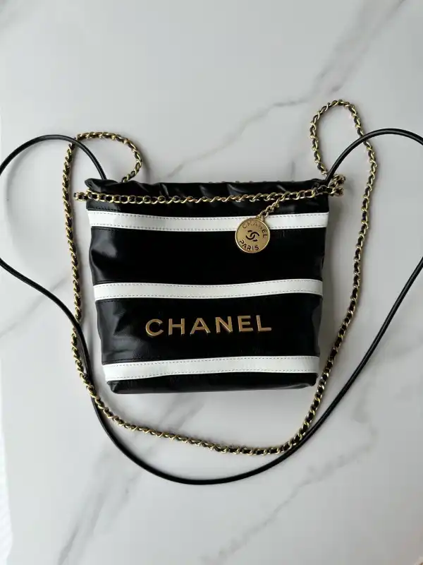 First Bag Ru CHANEL 22 BACKPACK -20-19-6cm