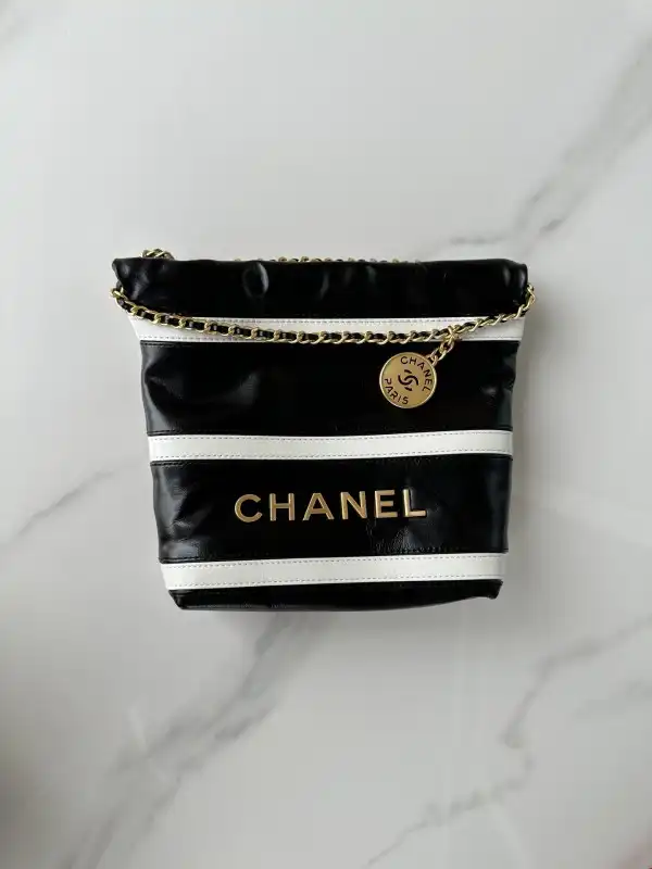 First Bag Ru CHANEL 22 BACKPACK -20-19-6cm