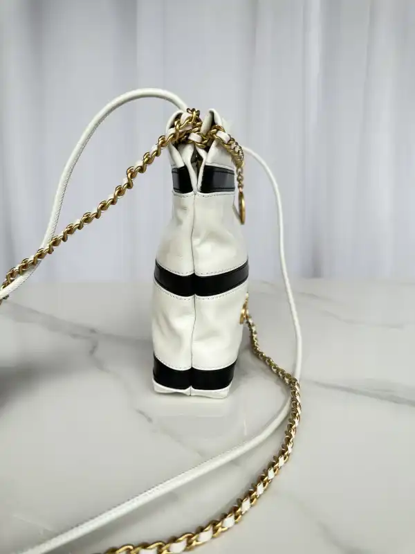 CHANEL 22 BACKPACK -20-19-6cm