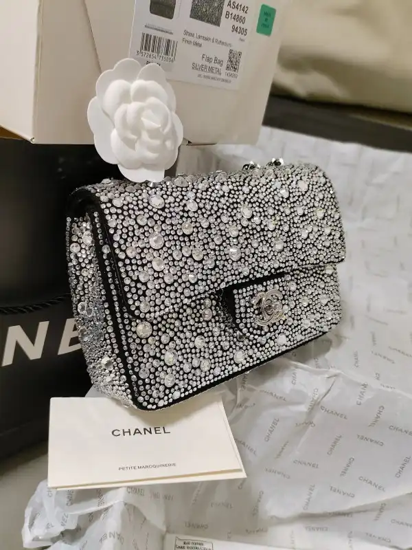 CHANEL FLAP BAG 20CM