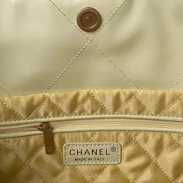 CHANEL 22 HANDBAG -30×45×8cm