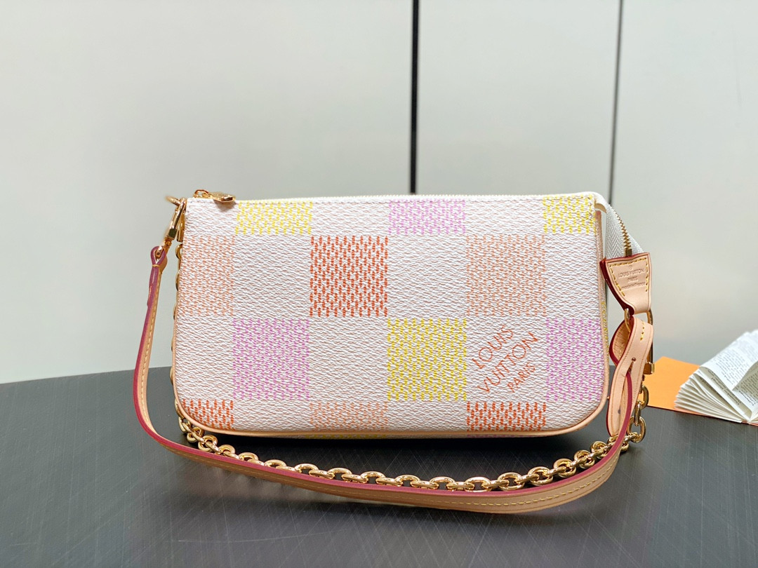 LOUIS VUITTON Pochette Accessoires-23.5*13.5*4CM