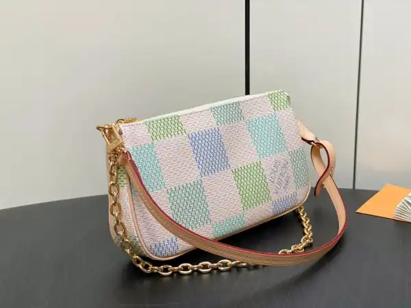 LOUIS VUITTON Pochette Accessoires-23.5*13.5*4CM