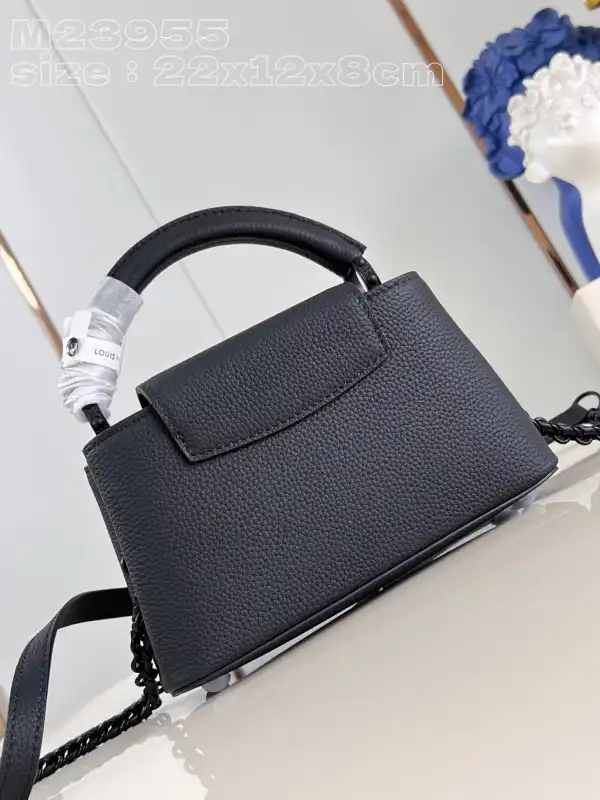 First bag ru LOUIS VUITTON CAPUCINES MINI-22*12*8CM