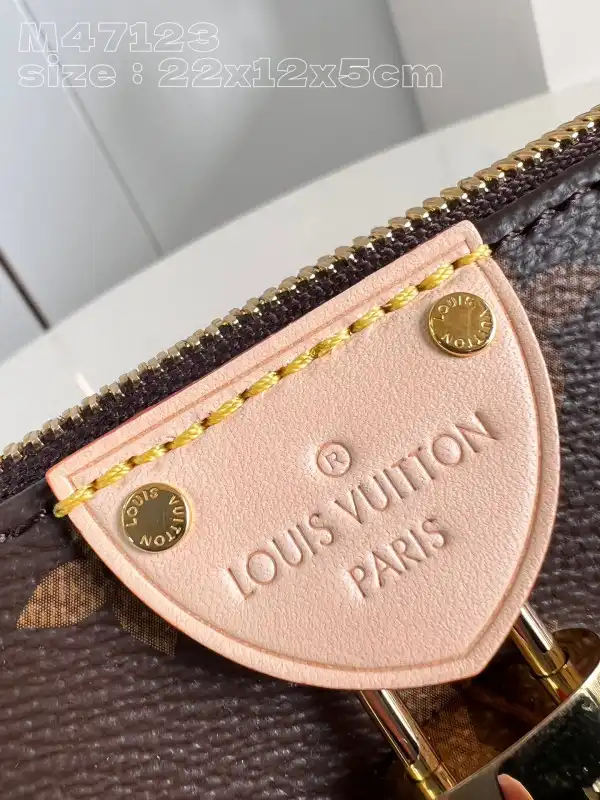 First bag ru LOUIS VUITTON Pochette Tirette - 22 x 12 x5.5CM