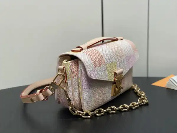 LOUIS VUITTON POCHETTE METIS EAST WEST