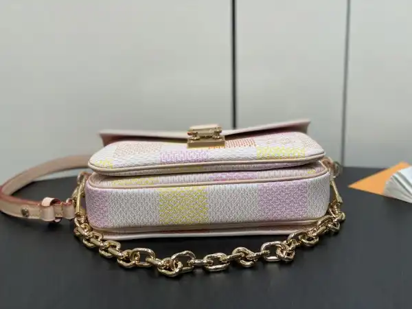 First bag ru LOUIS VUITTON POCHETTE METIS EAST WEST