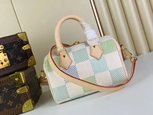 Repladies offers premium fake Louis bags at unbeatable prices. Our products are cheap because we focus on direct sales LOUIS VUITTON SPEEDY BANDOULIÈRE 20