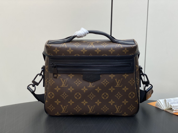 HOT SALE LOUIS VUITTON Trail Messenger-31*22*11CM