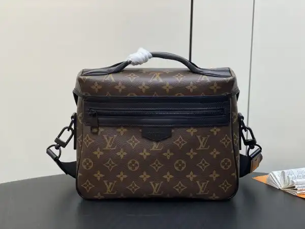 First bag ru LOUIS VUITTON Trail Messenger-31*22*11CM