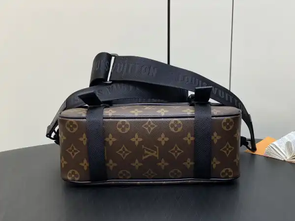 Firstbag Ru LOUIS VUITTON Trail Messenger-31*22*11CM