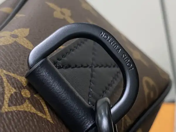 Cheap LOUIS VUITTON Trail Messenger-31*22*11CM