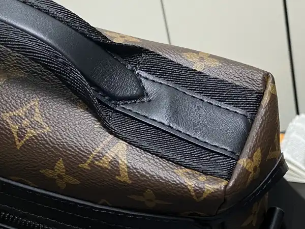 Firstbag Ru LOUIS VUITTON Trail Messenger-31*22*11CM