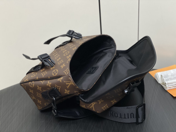 HOT SALE LOUIS VUITTON Trail Messenger-31*22*11CM