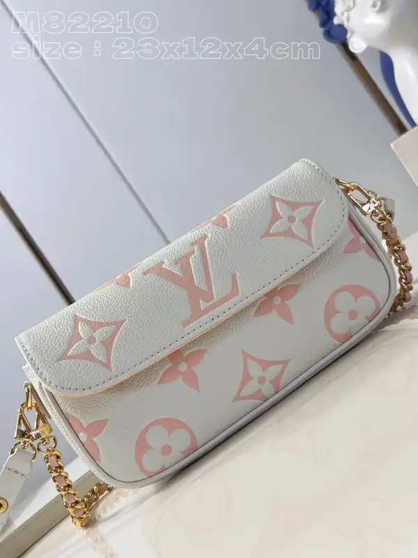 First bag ru LOUIS VUITTON Wallet on Chain Ivy-23.5*12*4.3cm