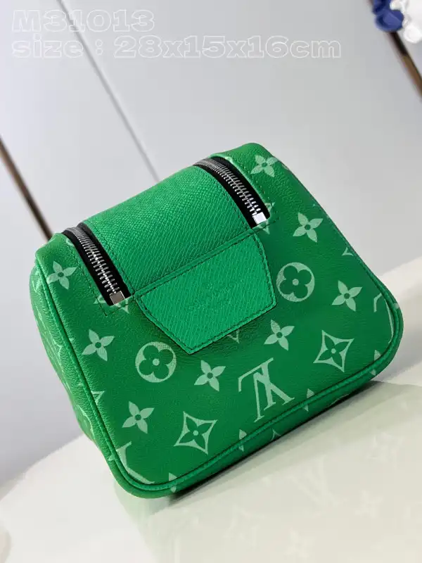 LOUIS VUITTON DOPP KIT -28*15*16.5CM