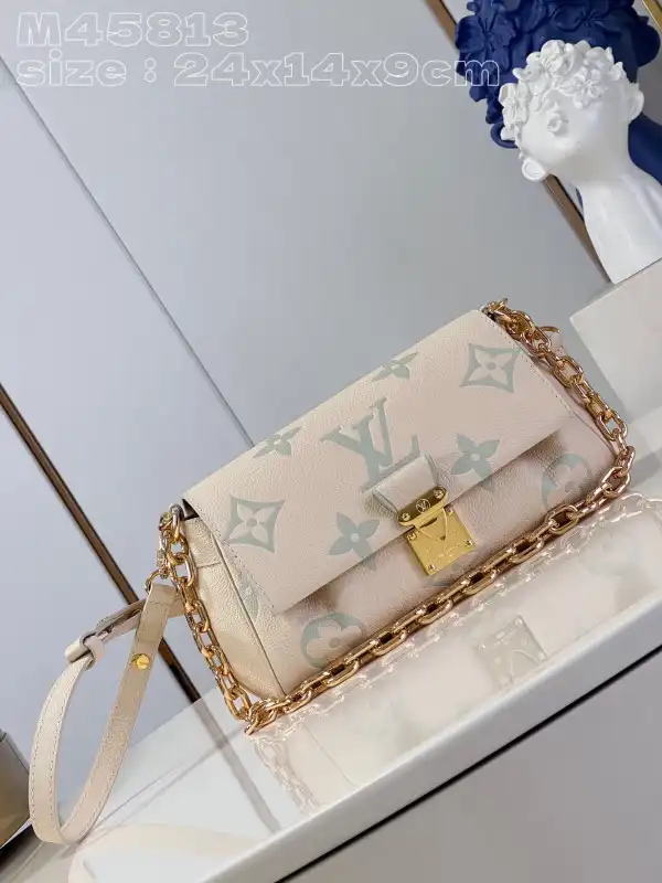 First bag ru LOUIS VUITTON FAVORITE-24-14-9cm