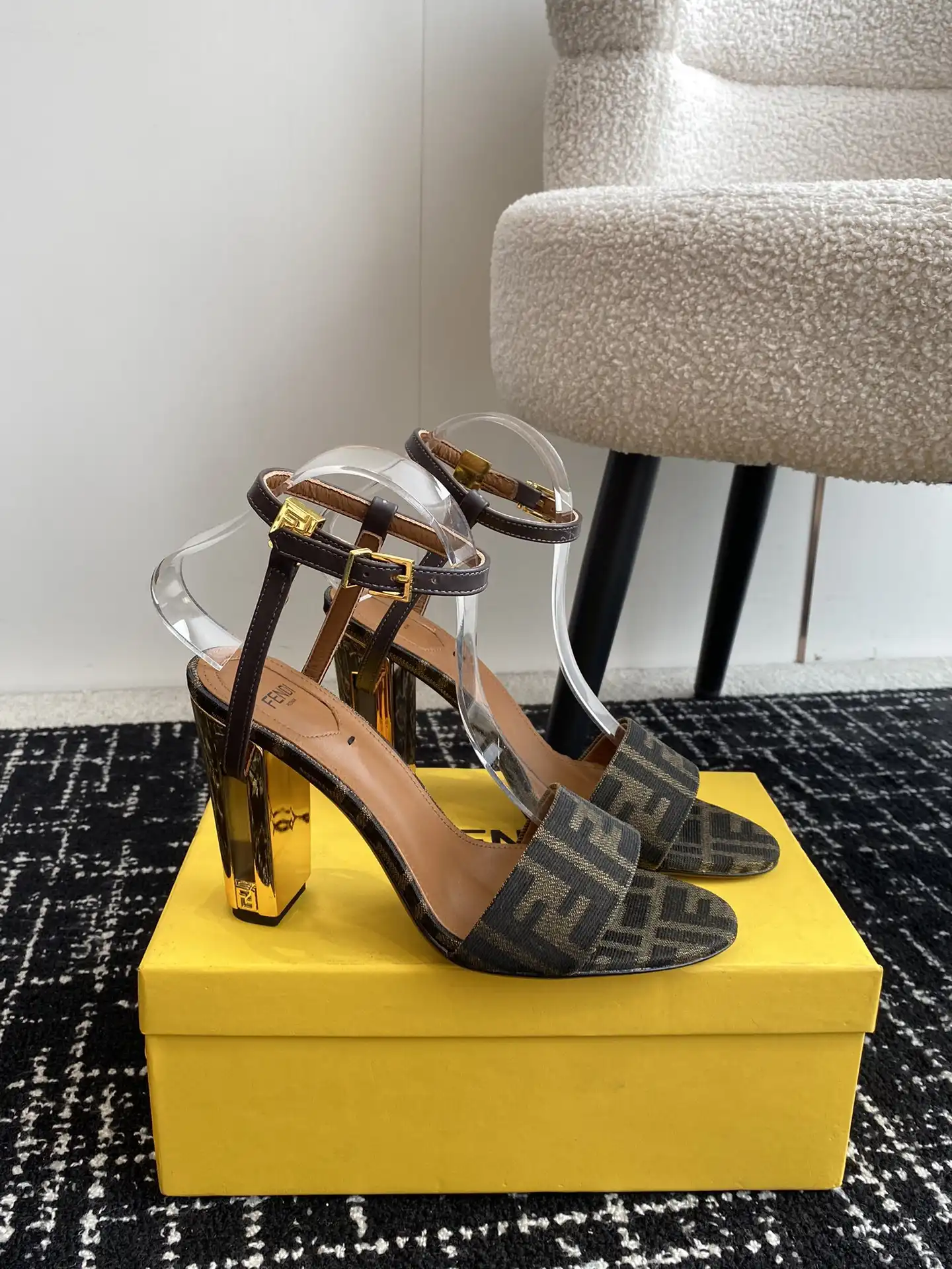 Firstbag Ru FENDI HEELS