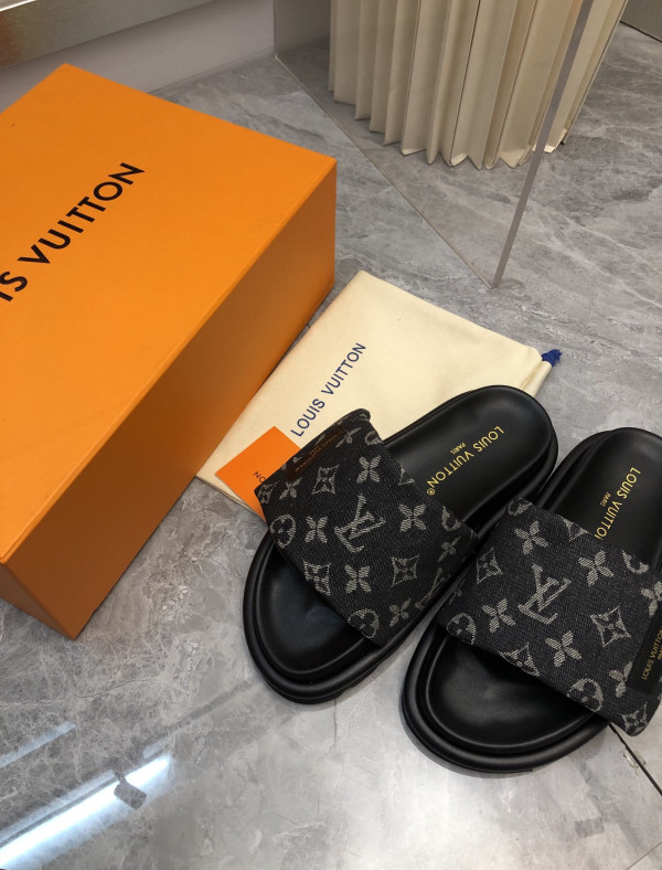 HOT SALE LOUIS VUITTON POOL PILLOW COMFORT MULE