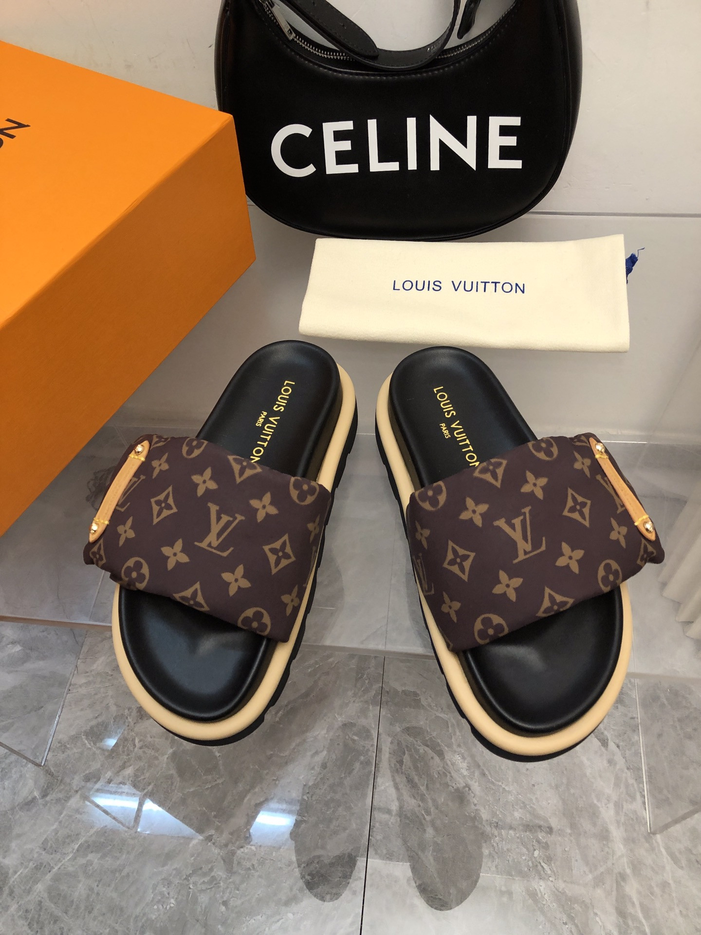 HOT SALE LOUIS VUITTON POOL PILLOW COMFORT MULE