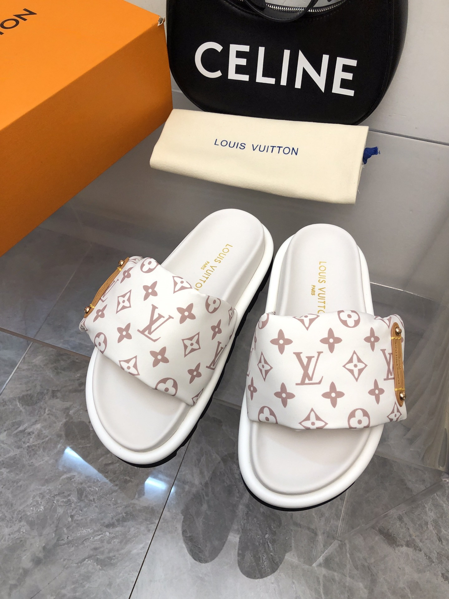 HOT SALE LOUIS VUITTON POOL PILLOW COMFORT MULE