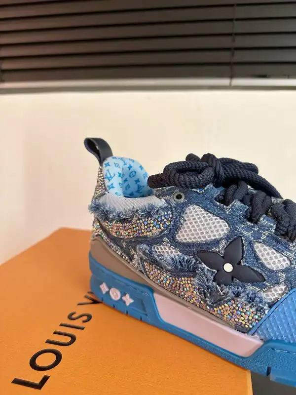 LOUIS VUITTON SNEAKERS